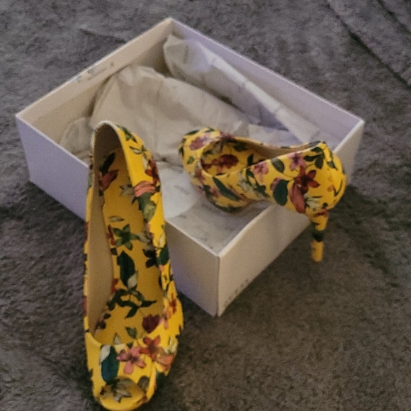 Guess Shoes - Guess heels
